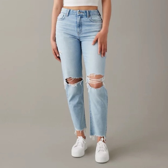 American Eagle Outfitters Denim - American Eagle Strigid Curvy Ripped Mom Jeans Super High Rise Size 00 or 24 NWT